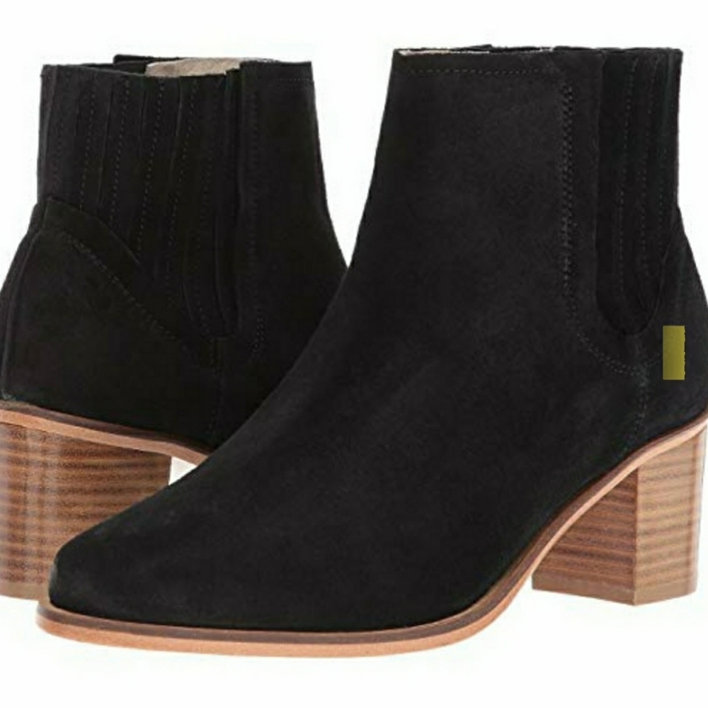 NWOB Matt Bernson Gloria booties black suede size 6